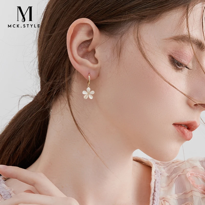 mck 合金合成锆石耳饰 精致小花耳扣女小众耳环 2025新款花朵耳饰