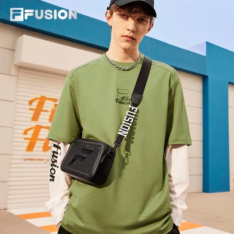 FILA FUSION斐乐潮牌情侣款挎包休闲夏款斜挎包相机包 T13U423122
