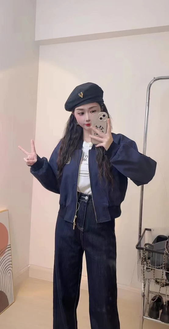 19800-学院风金线刺绣字母立领棒球服外套