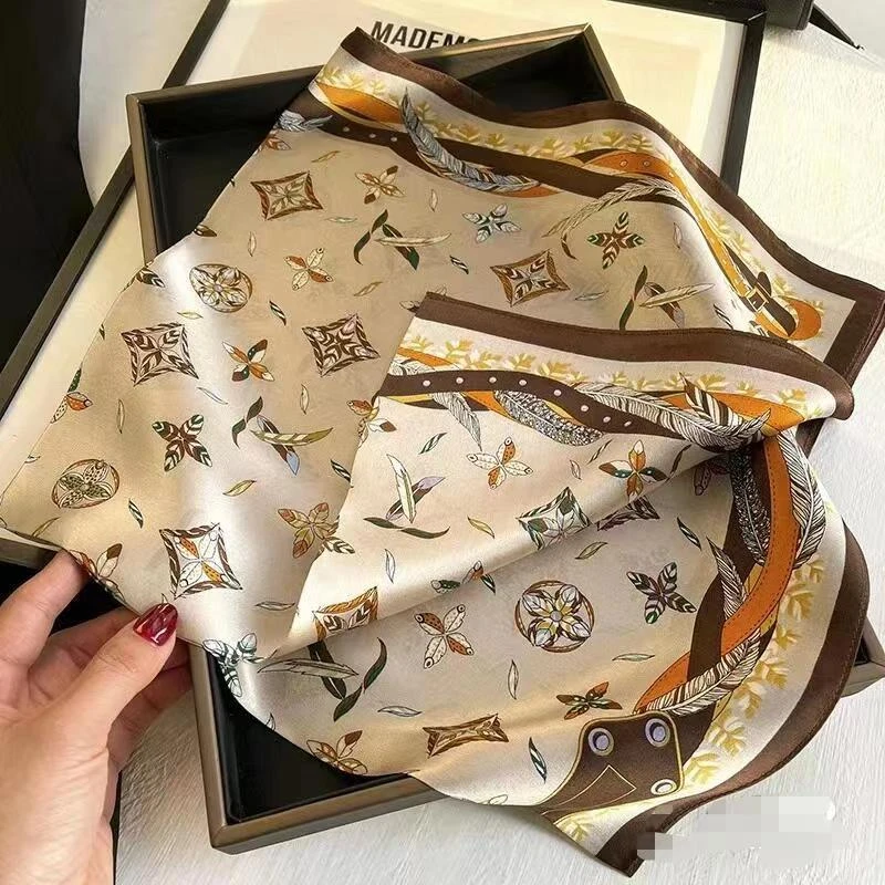 新款法式经典丝巾（颜色随机）
