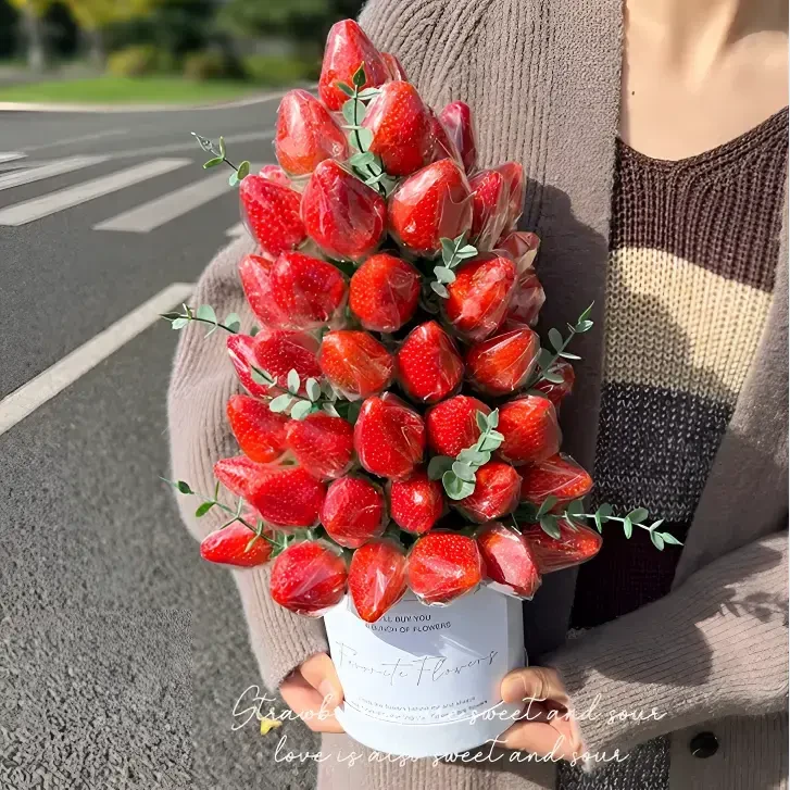 草莓塔花束鲜花直播间现场直播卖花小时达的同城配送水果生日花束