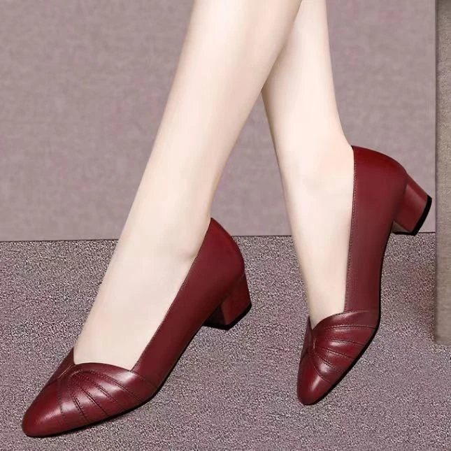 小圆头粗跟单鞋女2025春秋季新款真皮妈妈鞋浅口软皮气质高端女鞋