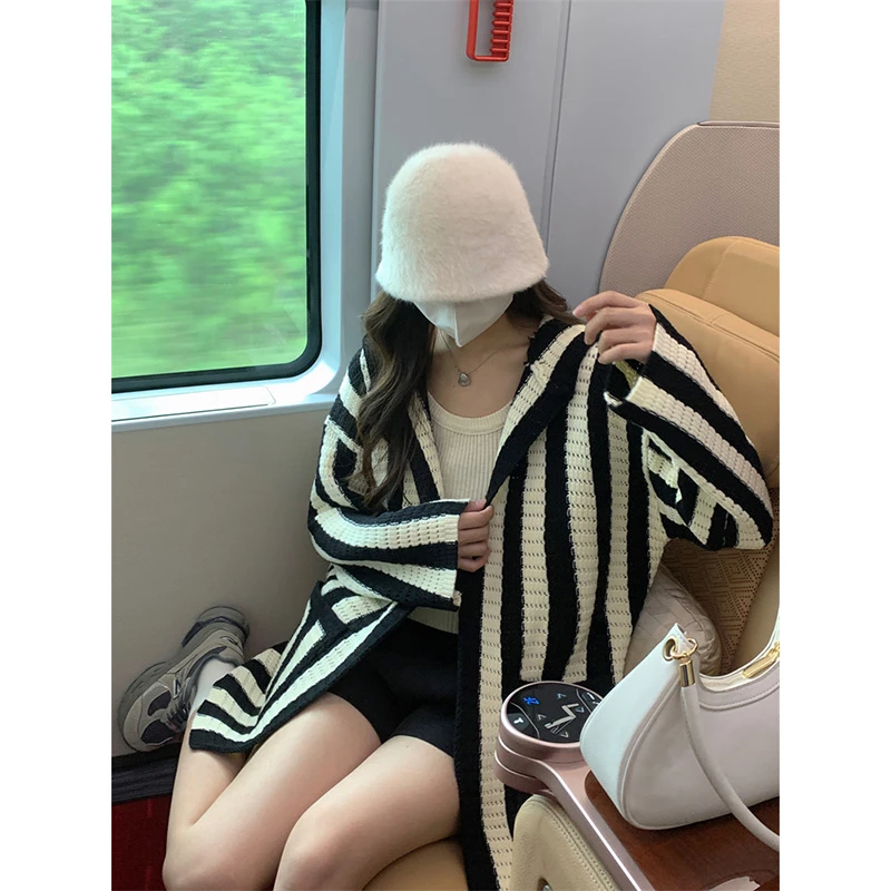 胖妹妹秋冬2023新款黑白条纹连帽长袖毛衣外套慵懒风针织开衫上衣