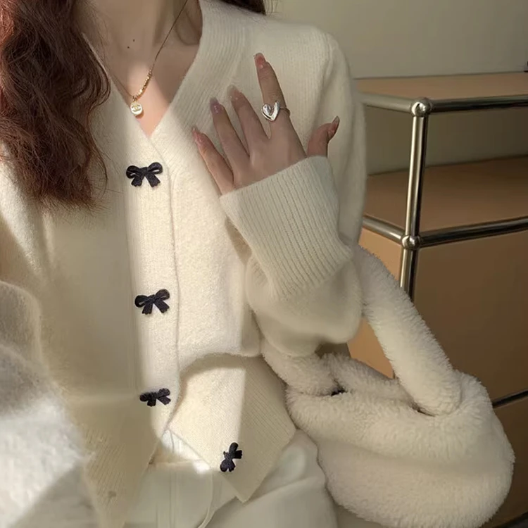 小香风短款白色V领针织开衫女2025秋小个子蝴蝶结毛衣外套上衣冬