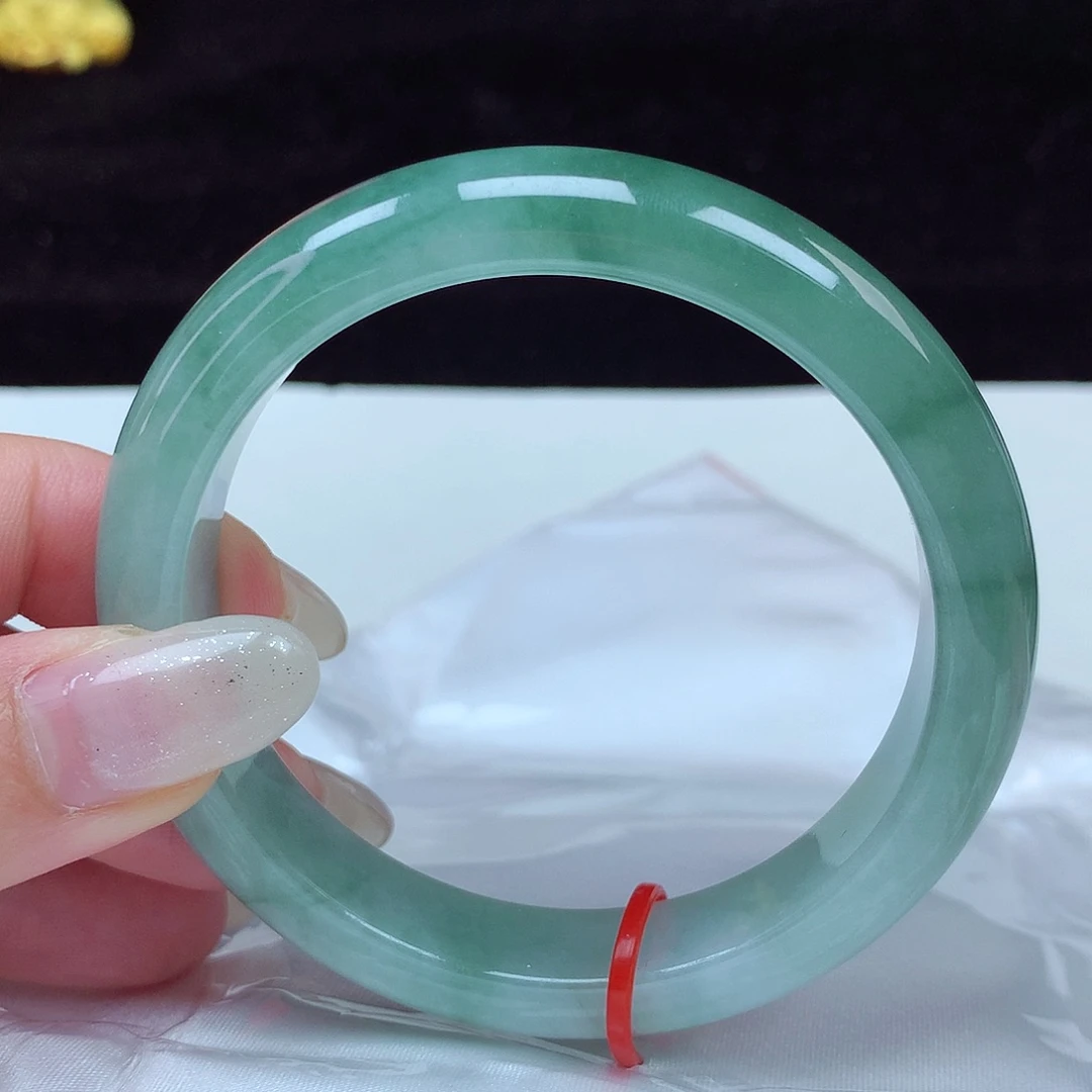 翡翠手镯未镶嵌56圈