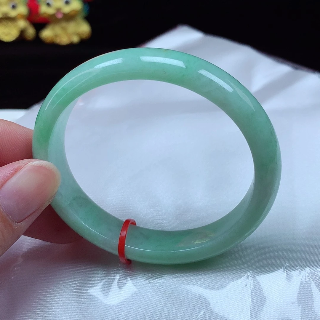 翡翠手镯（贵妃镯）未镶嵌55中圈