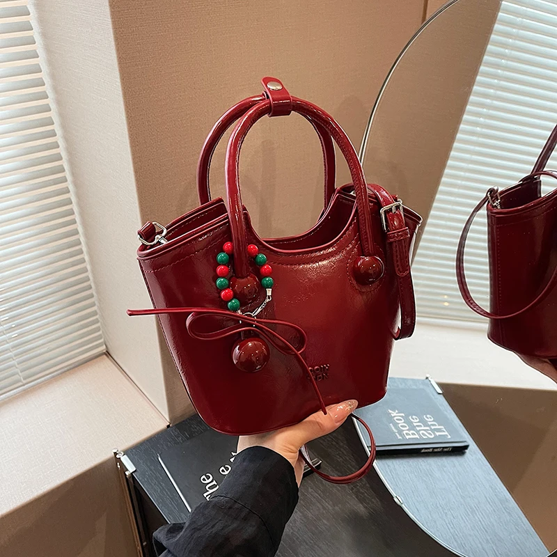 2024秋冬新款简约小众爱心菜篮子包高级感手提纯色百搭单肩斜挎包