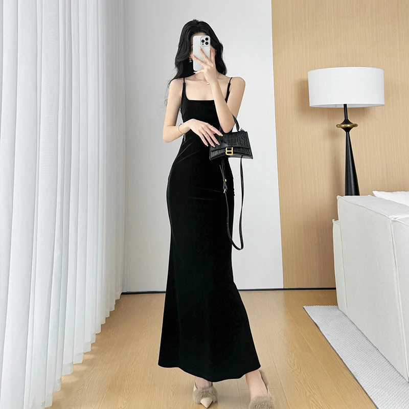 高级感法式复古金丝绒吊带连衣裙女秋冬2025春季新款显瘦鱼尾长裙