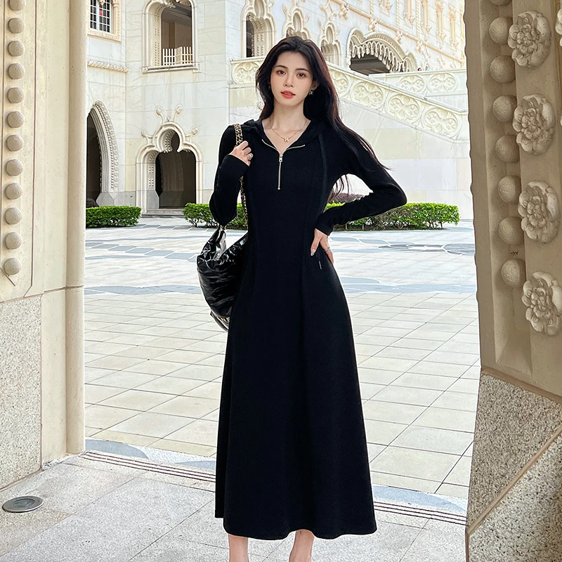 黑色连帽针织卫衣连衣裙女2025春季休闲小众设计感显瘦打底长裙子