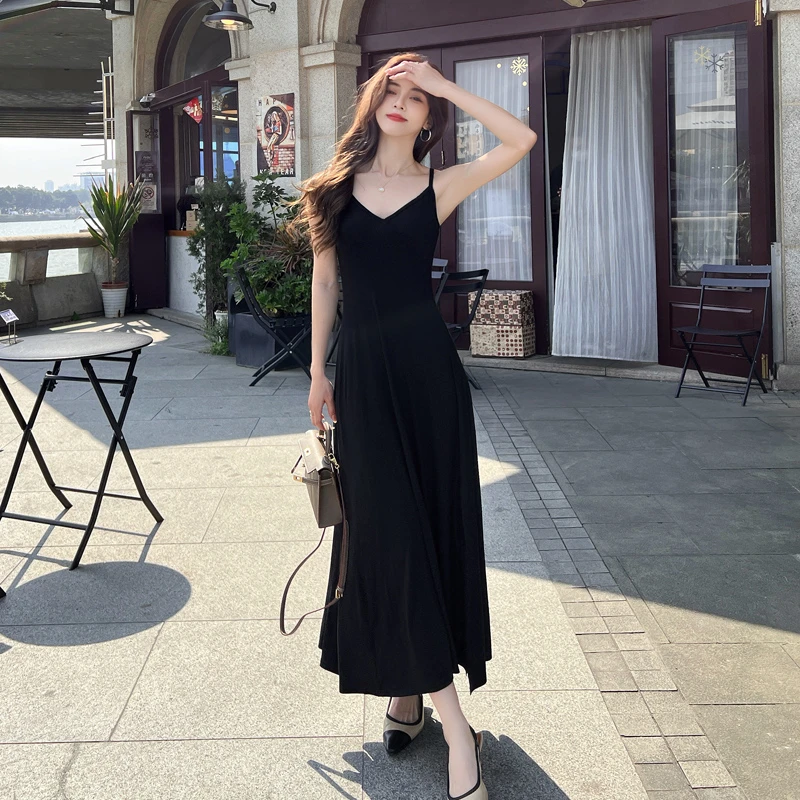黑色莫代尔吊带连衣裙女2025春夏季性感开叉V领显瘦小黑裙长裙子