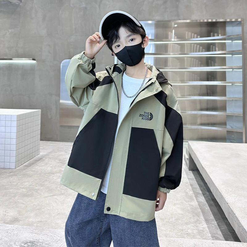 男孩冲锋衣秋季新款中大童韩版风衣帅气外套时尚男孩运动休闲秋装