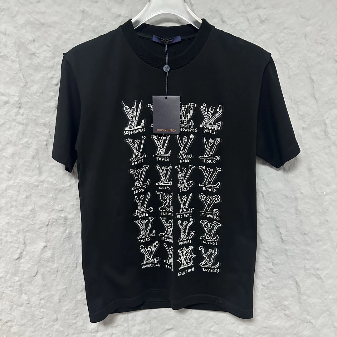 全新未使用 LouisVuitton/路易威登 满印花纹休闲短袖 M码 MD1055