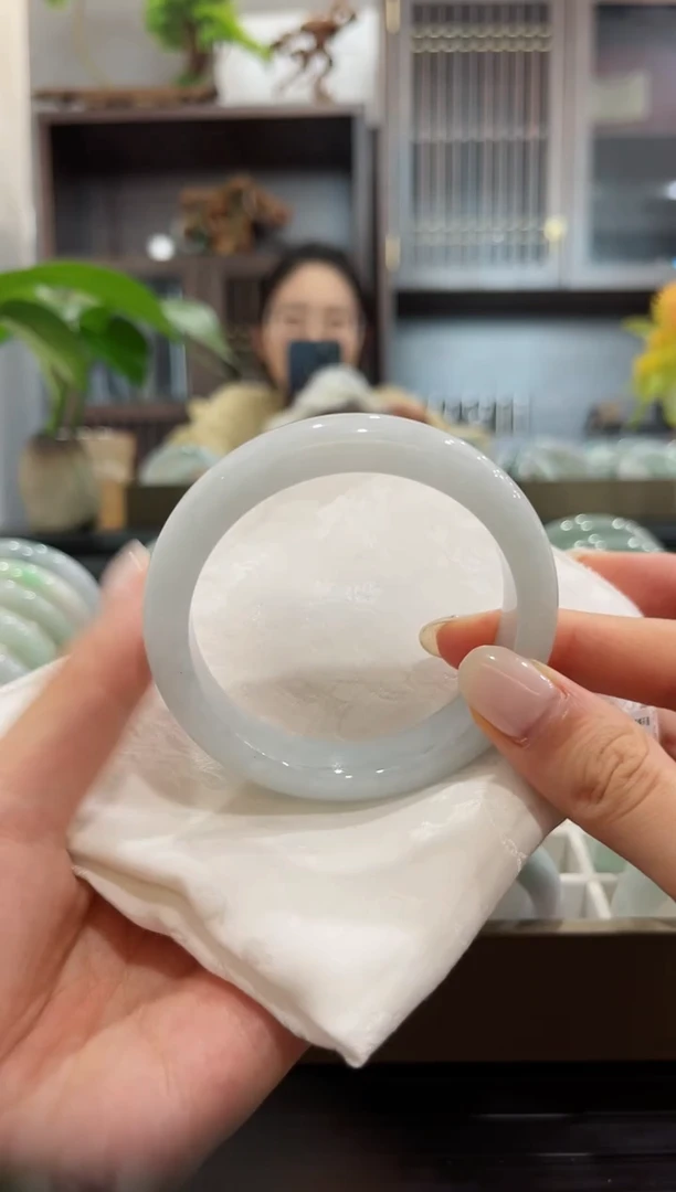 【闪购商品】翡翠手镯未镶嵌55圈口天然A货翡翠手镯