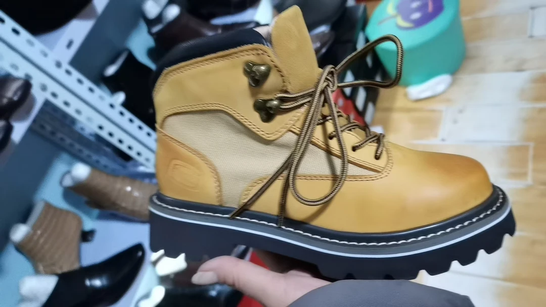 马丁靴黑色+棕色时尚百搭真皮复古厚底秋冬系带男女大众通用秋冬