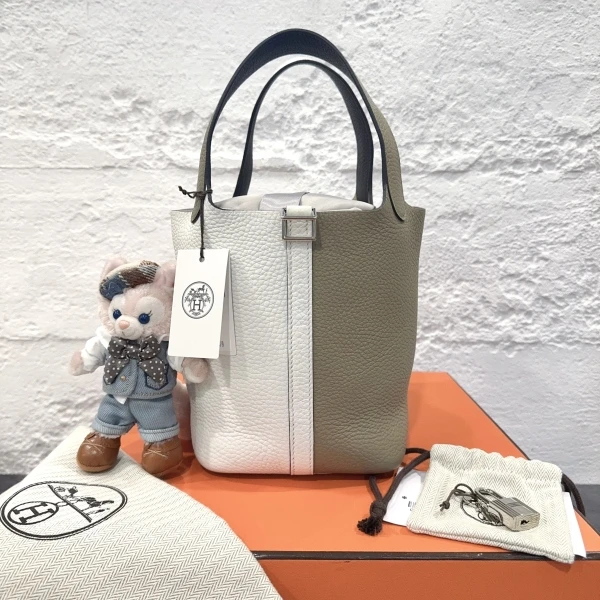 99新 Hermes/爱马仕 /妃鱼/包包/市场价38000/240820EV0027