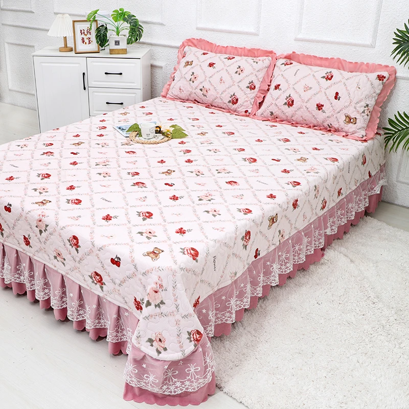 A《蕾丝床盖》高克重加厚宝宝绒（玫瑰熊）印花夹棉床盖双蕾丝边双面