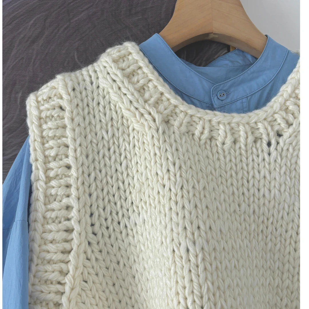 TOTHEND-奶呼呼纯手工针织马甲针织粗针圆领保暖韩版