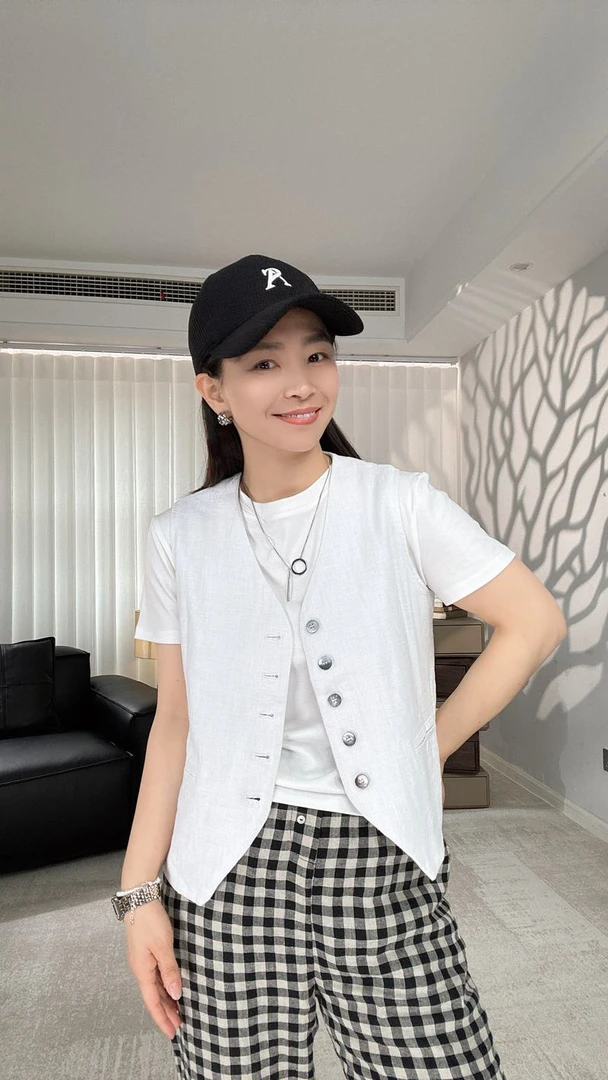 苎麻马夹小个子文艺范短款收腰时尚穿搭纯色马甲