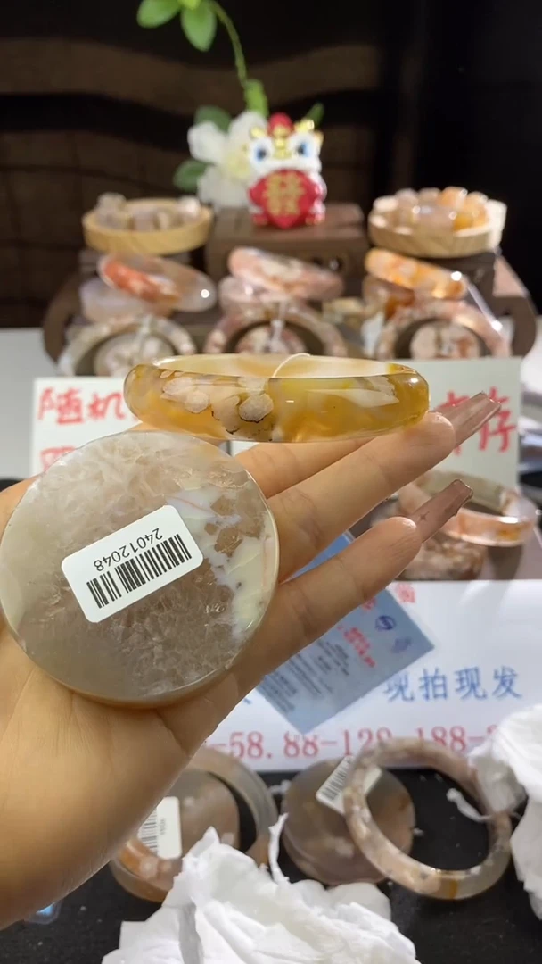 【闪购商品】石英质玉手镯未镶嵌58.2048