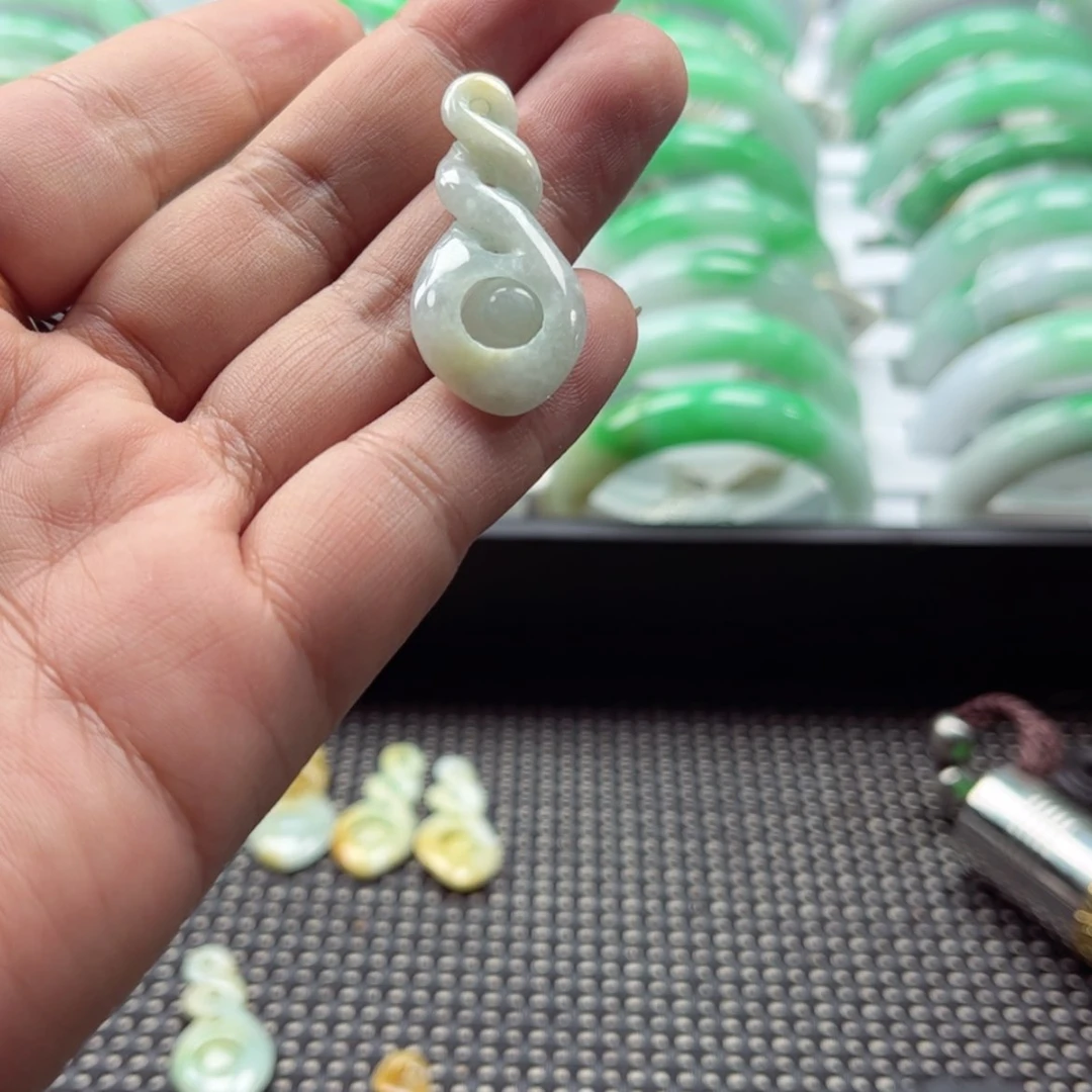 【闪购商品】翡翠颈饰未镶嵌