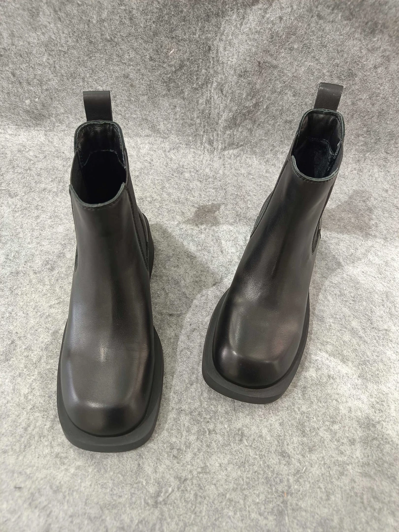 品牌女鞋2024年秋冬新款方头真皮平底绒里简约大方烟筒靴套筒舒适