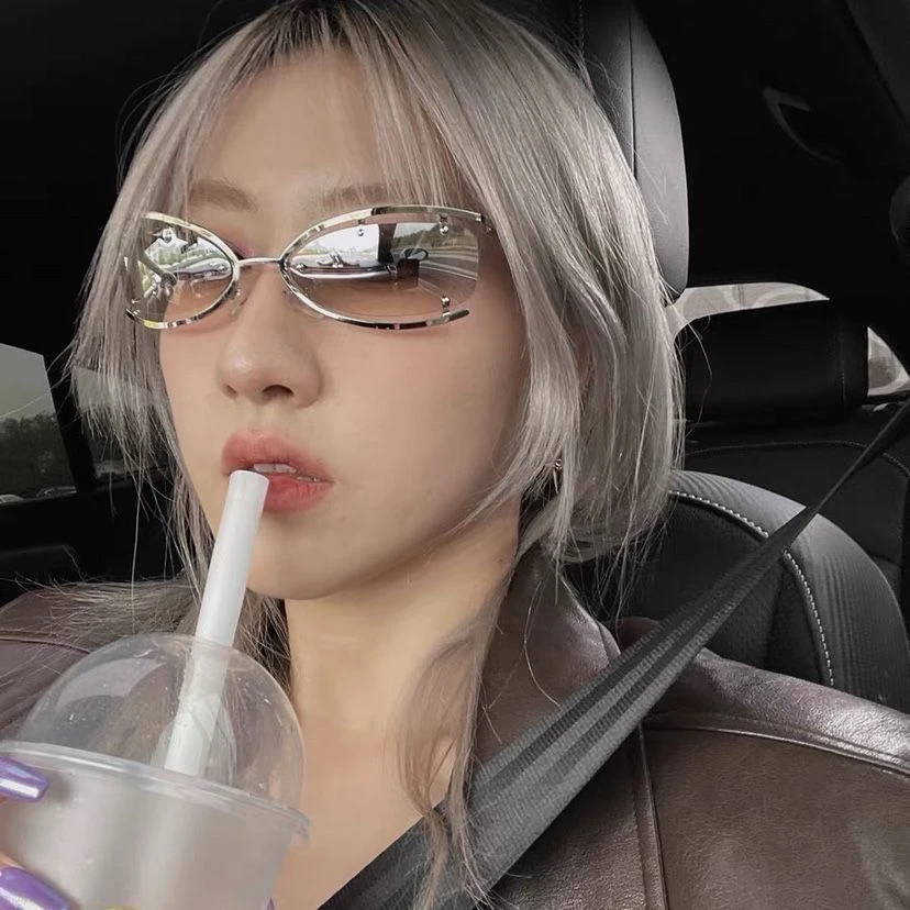 个性未来感y2k甜酷辣妹金属椭圆形墨镜拍照搭配造型水银色太阳镜