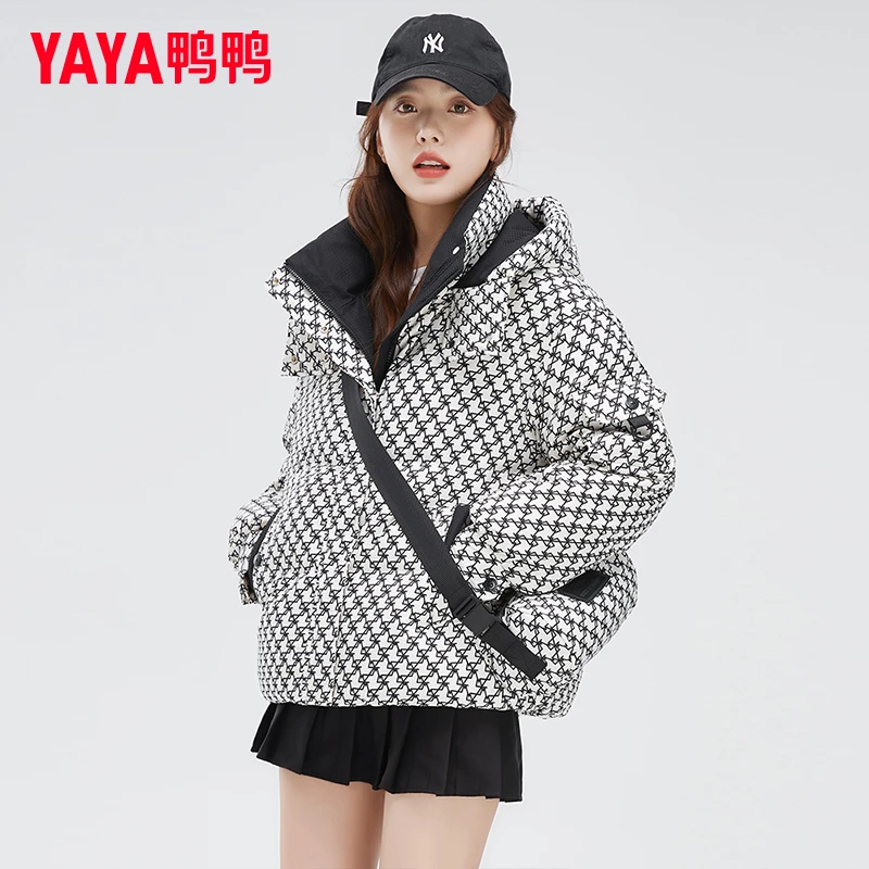 YAYA/鸭鸭【带斜挎包】冬季千鸟格羽绒服女连帽时尚鸭绒保暖外套