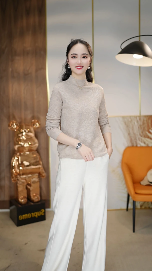 （超细精纺）秋冬烫钻圆领长袖时髦针织衫百搭气质上衣打底衫女8018