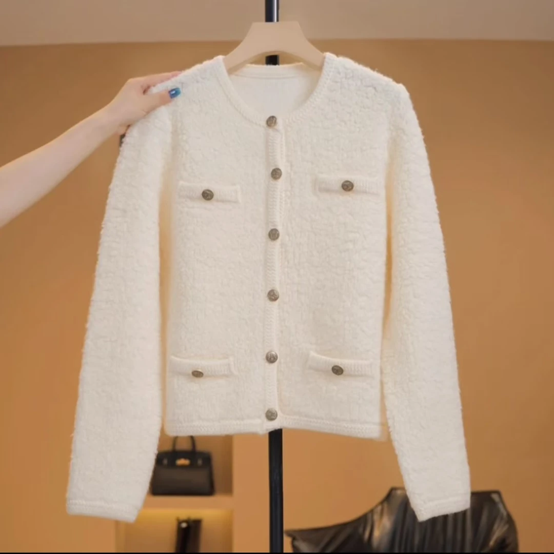 (100%全羊毛）时髦复古重工浮雕扣气质针织秋冬外套7611