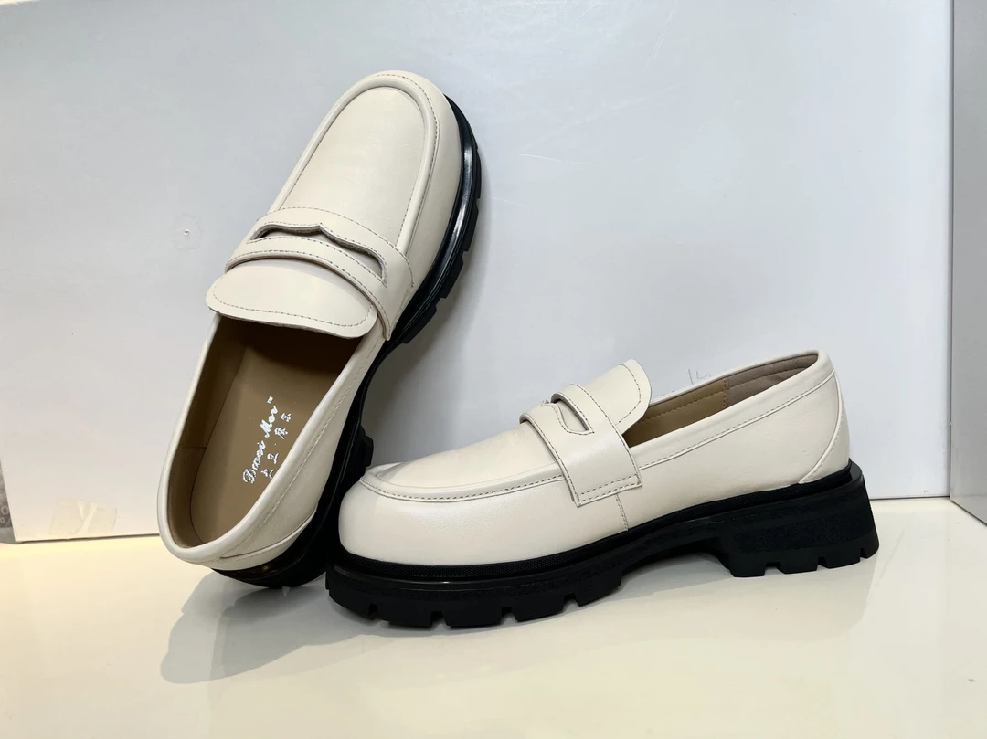 大卫摩尔小牛皮白色圆头日常百搭圆头乐福鞋增高舒适女鞋英伦风