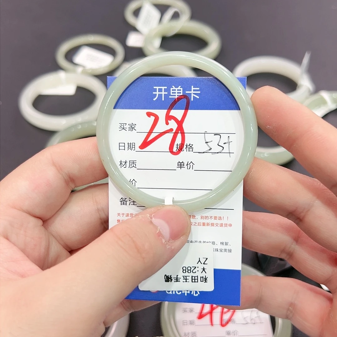 和田玉手镯未镶嵌