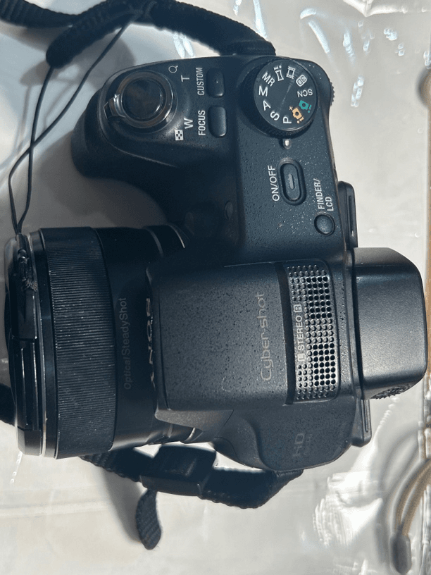 9新 PlayStation/索尼  Sony/hX200 长焦数码相机，有点裂外壳