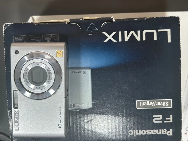 9新 Panasonic/松下 松下F2，带原盒银色1010万像素