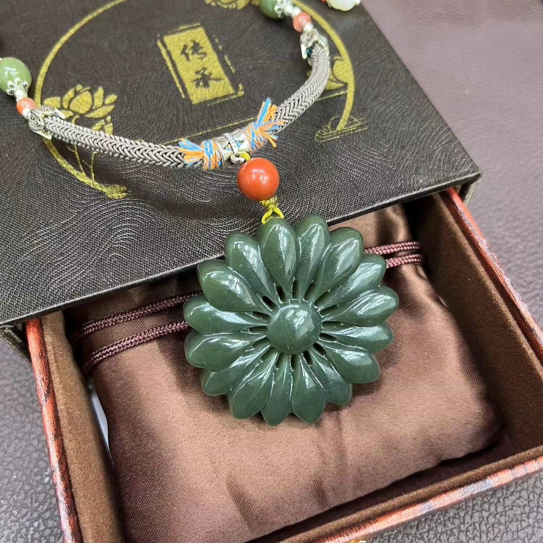 和田玉 太阳花吊坠 手工 绿色尺寸50*50（多样性发货 发一）