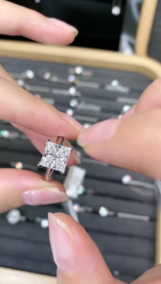 【闪购商品】合成钻石18K金镶嵌3克拉公主方钻戒