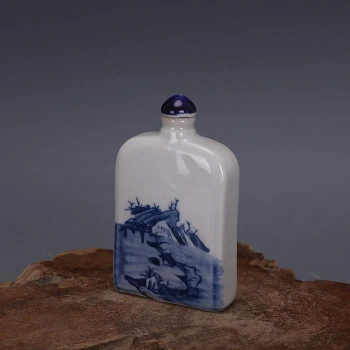 官窑青花手绘山水纹鼻烟壶扁瓶叶子款瓷古瓷珍藏摆件