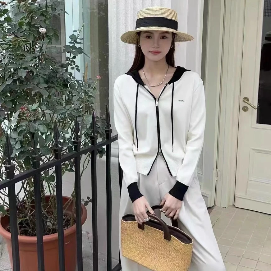 2024春季新款撞色连帽拉链针织开衫女长袖设计感小众软糯百搭毛衣