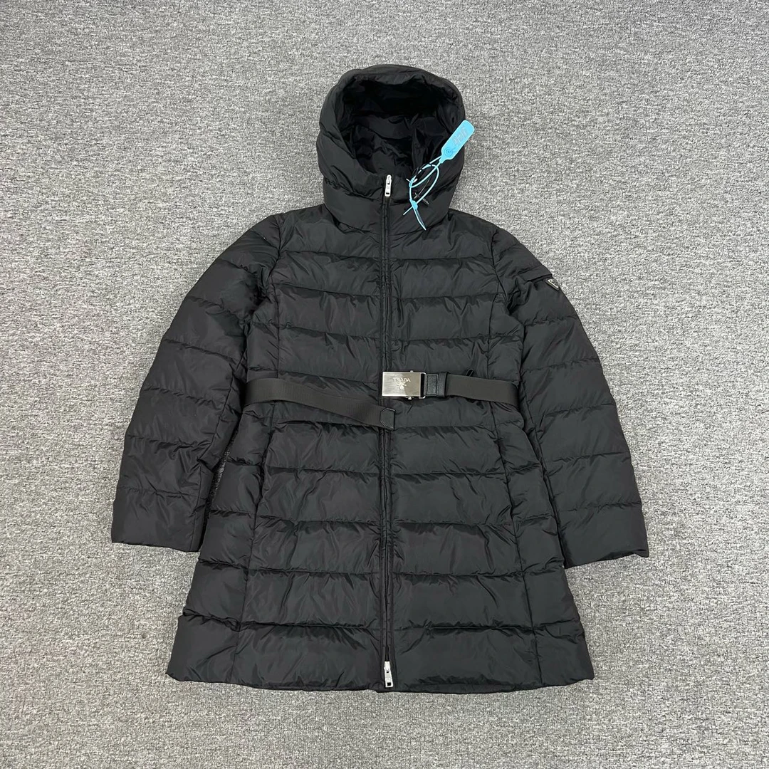 99新 Prada/普拉达 prada 三角标 羽绒服 40 码