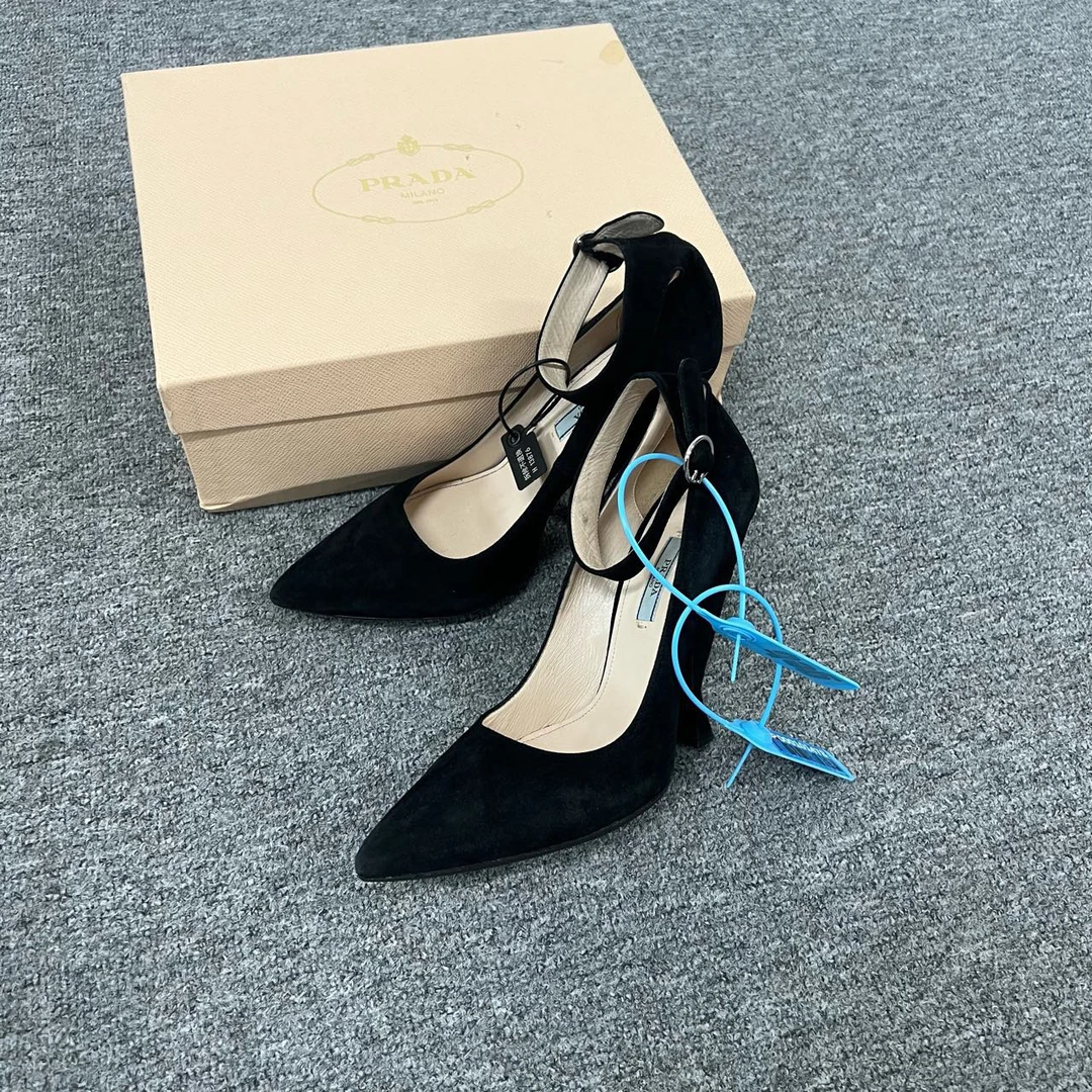 99新 Prada/普拉达 prada 黑色绒面 高跟鞋39码