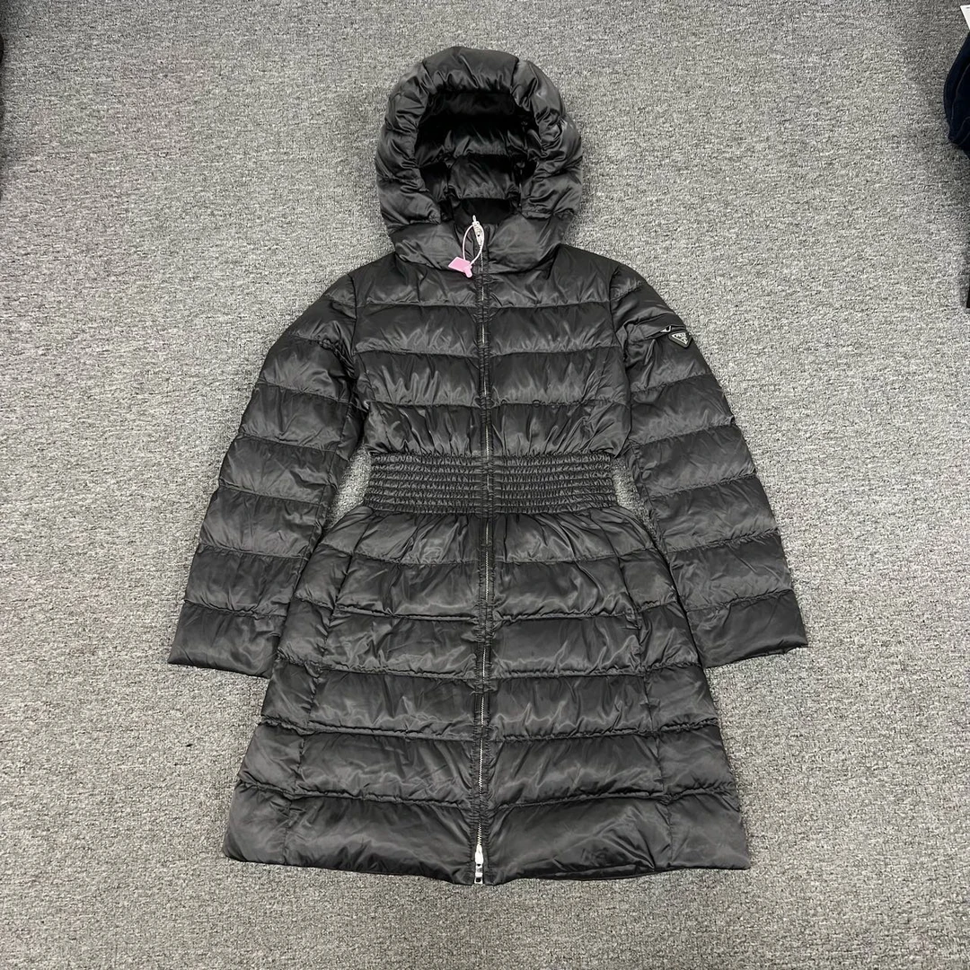 99新 Prada/普拉达 Prada 收腰羽绒服 38码