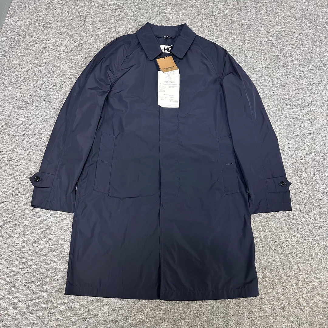 全新未使用 BURBERRY/博柏利 burberry 尼龙大衣 48码
