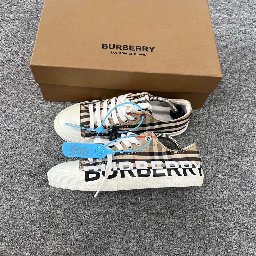 99新 BURBERRY/博柏利 burberry 经典格纹 板鞋 39