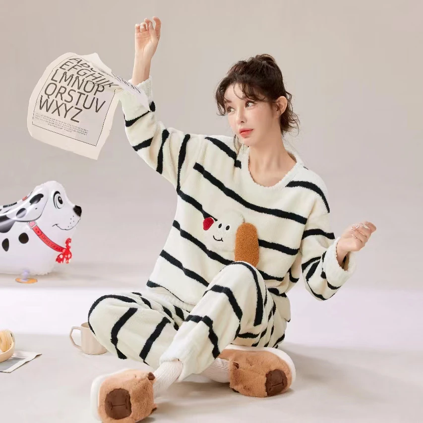 B 门店399！软乎乎，糯叽叽~半边绒质感立体玩偶条纹家居套装C18636