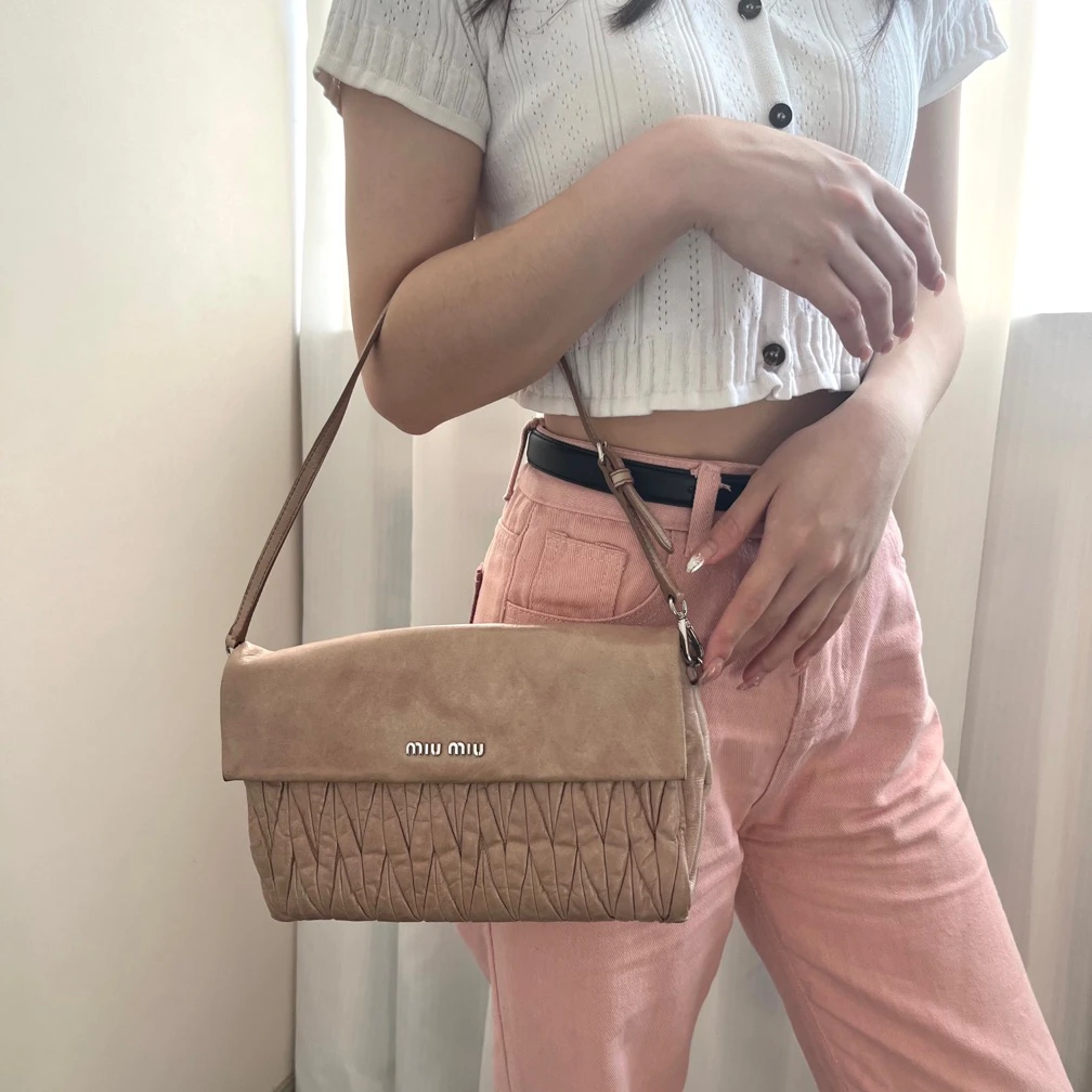 95新 MIU MIU/缪缪 肉桂粉信封包/27/K04047AC28