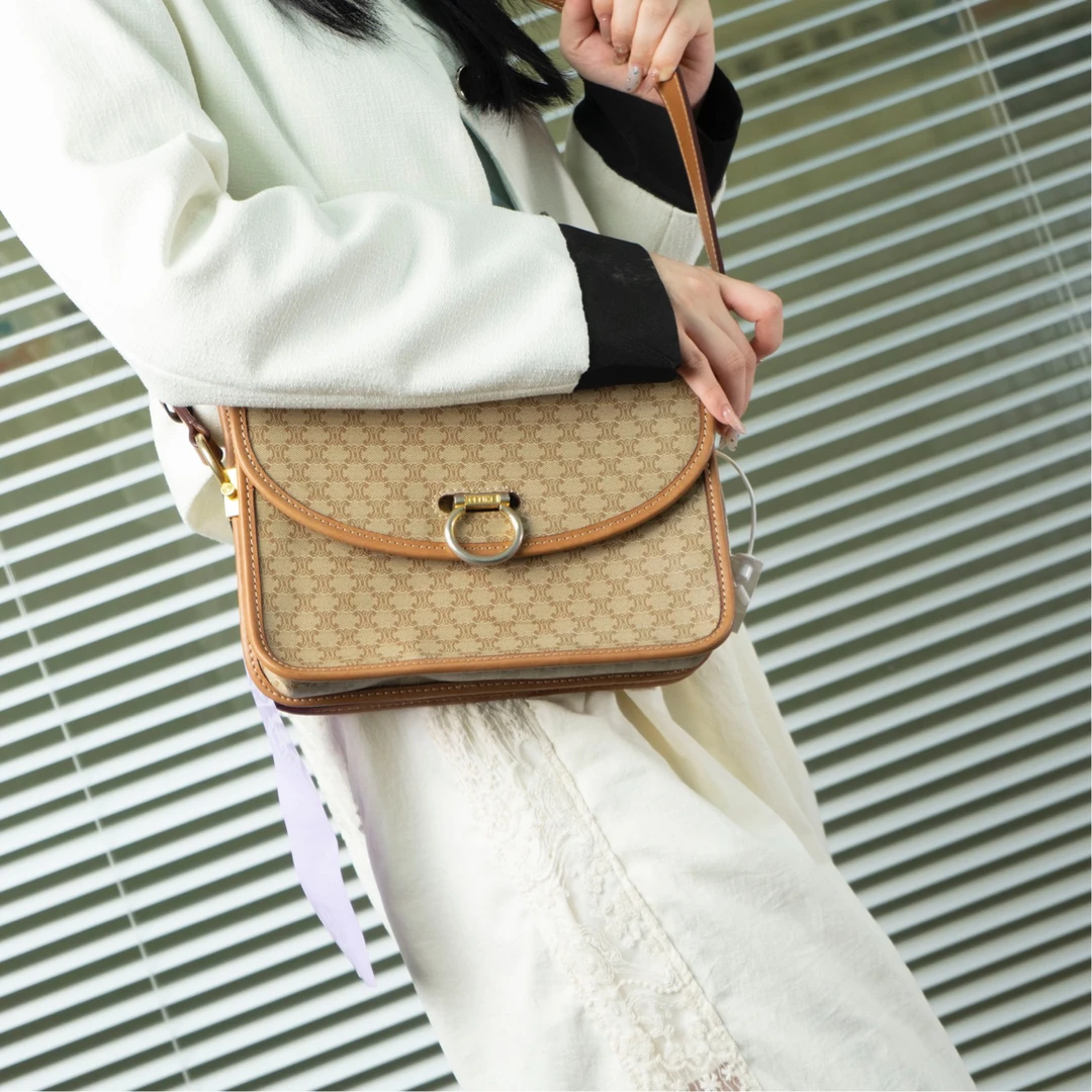 95新 Celine/思琳 米花圆环扣斜挎包/翻盖款/MX1680/AG2009000977