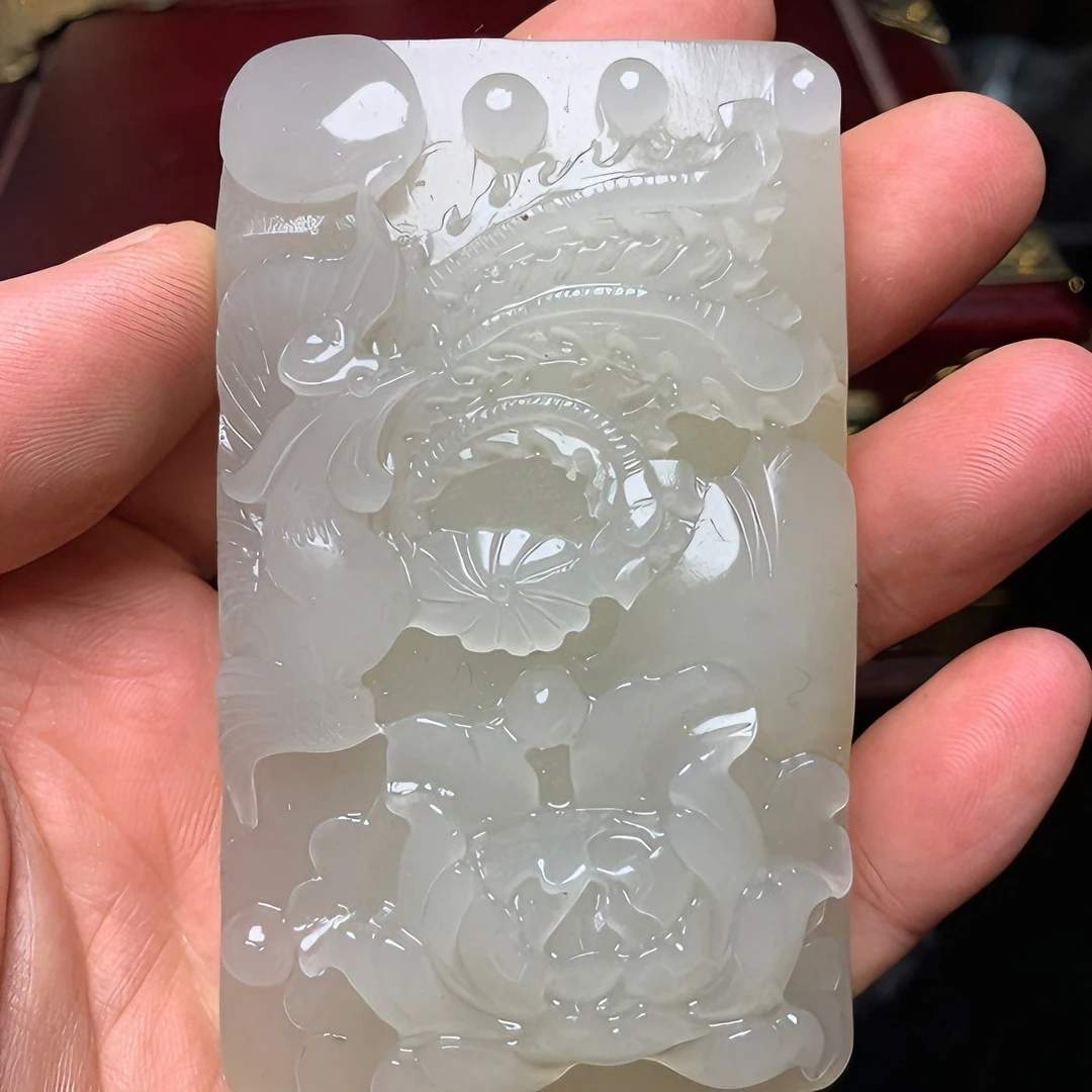 和田玉凤戏牡丹花开富贵苏工深浮雕手把件牌子工艺精湛温润细腻