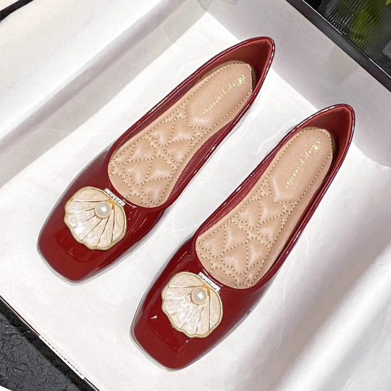 法式平底珍珠单鞋女2024新款贝壳酒红色软底豆豆鞋大码女鞋41一43