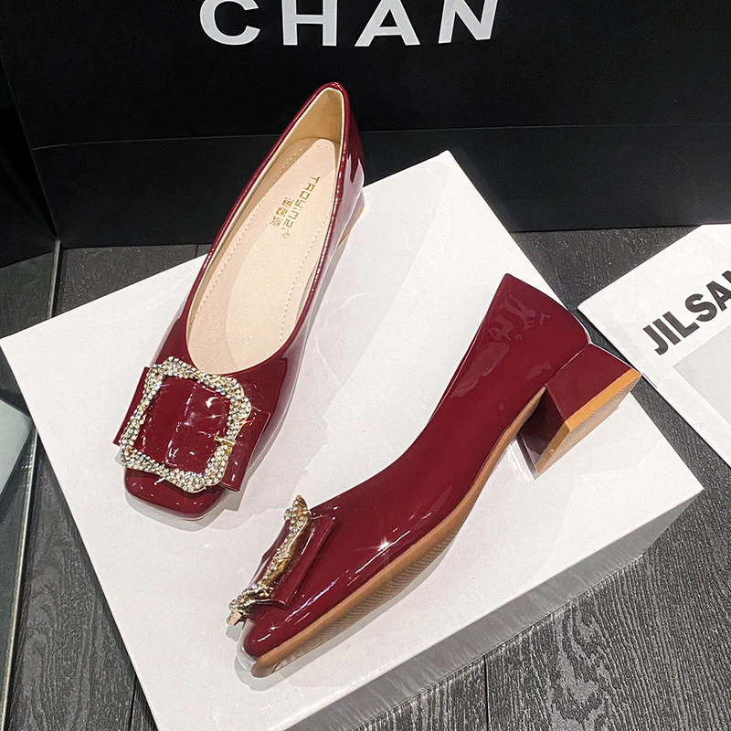 法式水钻方头粗跟单鞋女春季2024年新款酒红色中跟瓢鞋小码33 34