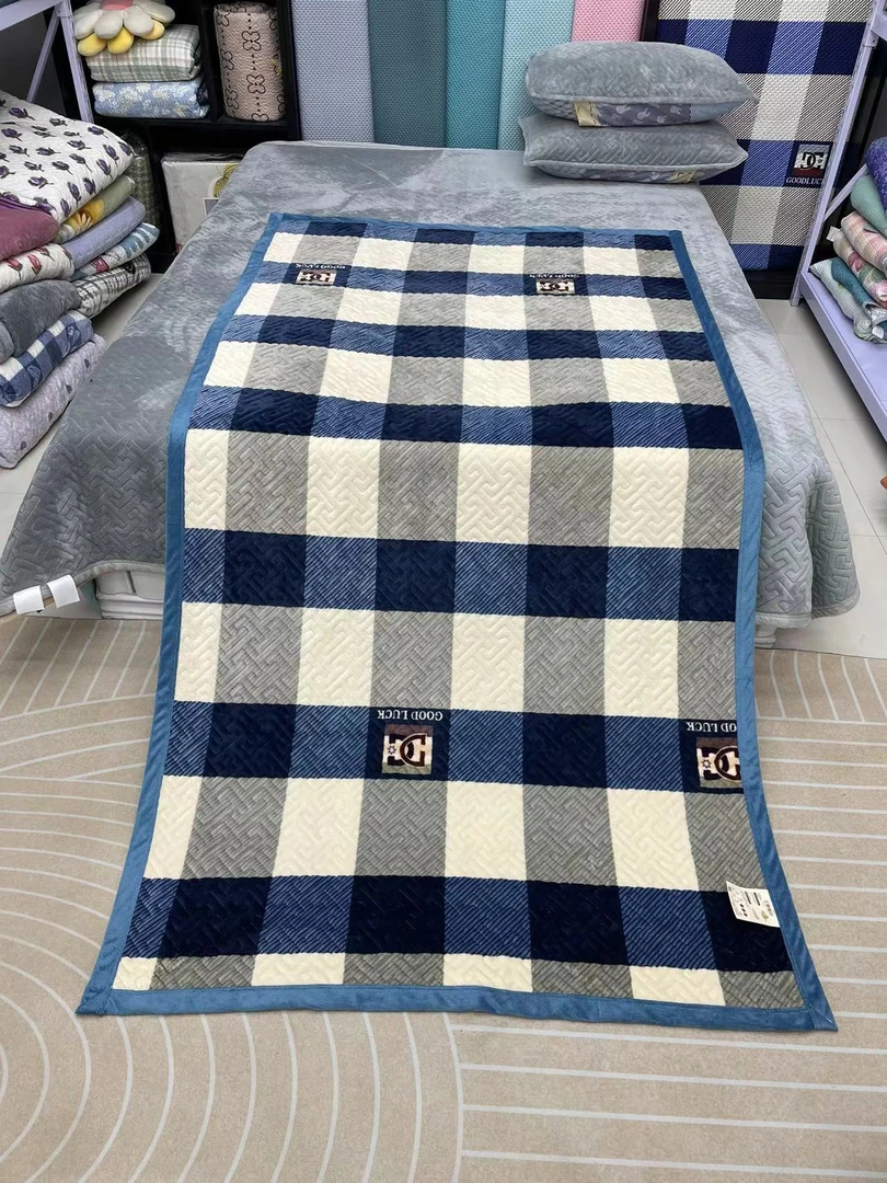 大格牛奶绒120*220（+-5cm)加厚加密床盖双面透气沙发垫学生床盖