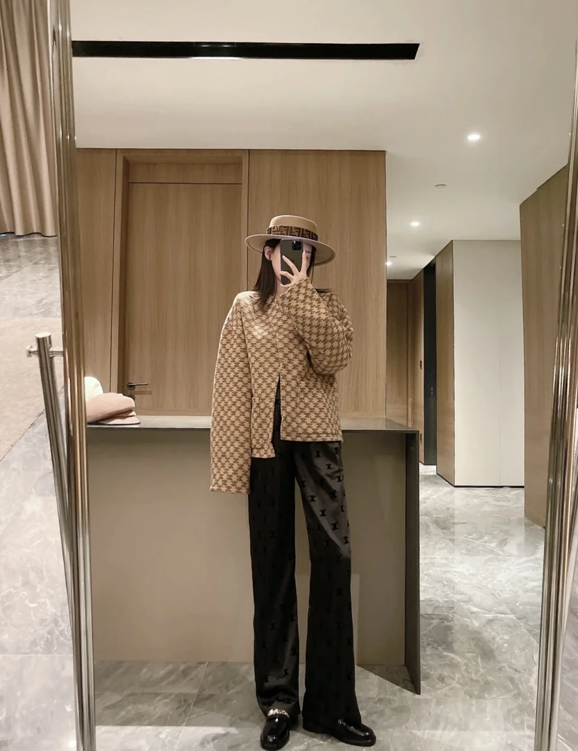 思琳满印斗篷全新尺码40肩宽59胸围114衣长66袖长55/Tsan0015